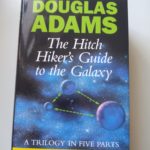 Buch "Per Anhalter durch die Galaxis" in Englisch